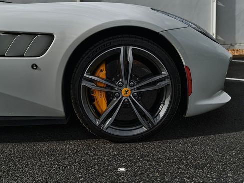 Used 2018 Ferrari GTC4Lusso image 10