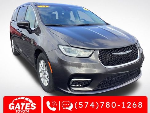 Used 2023 Chrysler Pacifica Touring-L image 1