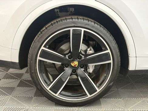 Used 2022 Porsche Cayenne Platinum Edition AWD/4WD image 33