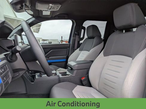 Used 2025 Toyota Tacoma TRD Sport AWD/4WD image 15