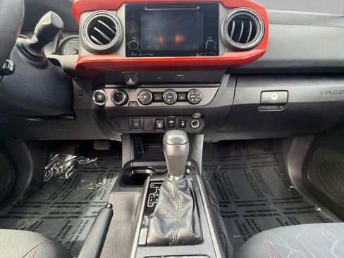 Used 2019 Toyota Tacoma TRD Off-Road image 11