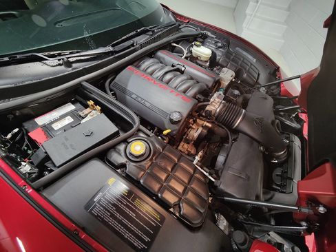 Used 2004 Chevrolet Corvette Coupe w/ Roof Package image 5