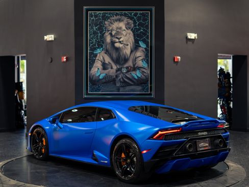 Used 2020 Lamborghini Huracan EVO RWD image 11