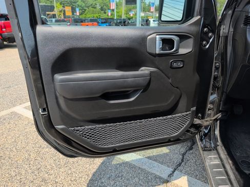 Used 2025 Jeep Wrangler Sport AWD/4WD image 14