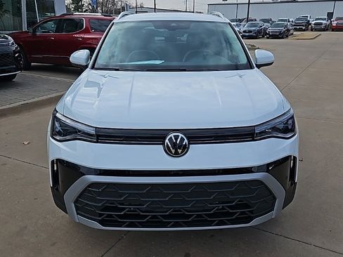 New 2026 Volkswagen Taos SE image 2