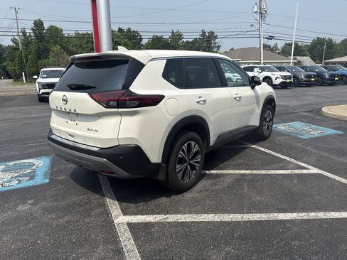 Used 2023 Nissan Rogue SV image 12