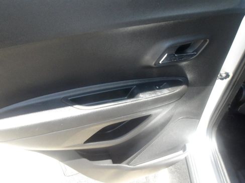 Used 2020 Chevrolet Trax LS w/ Tint and Cruise Package FWD image 16