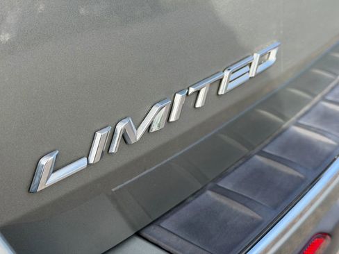 Used 2020 Ford Explorer Limited image 9