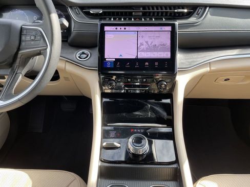 Certified 2024 Jeep Grand Cherokee Limited w/ Luxury Tech Group II image 19