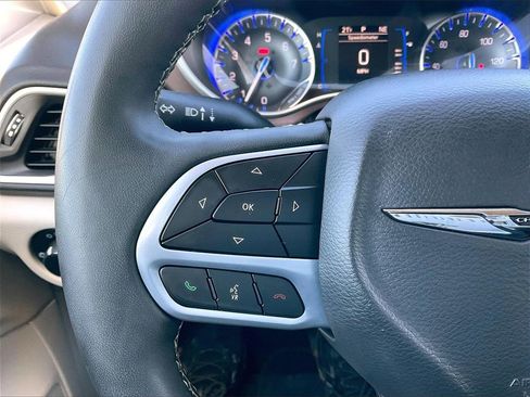 Used 2023 Chrysler Voyager LX image 22