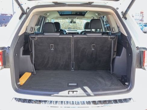 Used 2022 Volkswagen Atlas SEL Premium image 11