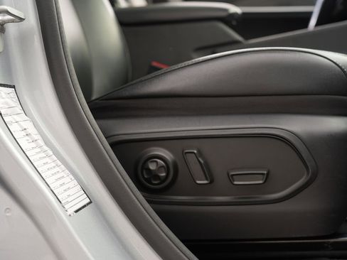 Used 2024 Jeep Grand Cherokee L Limited w/ Luxury Tech Group II image 32