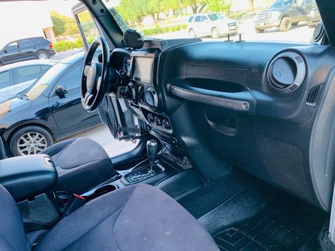 Used 2014 Jeep Wrangler Unlimited Sport w/ Quick Order Package 24S AWD/4WD image 31