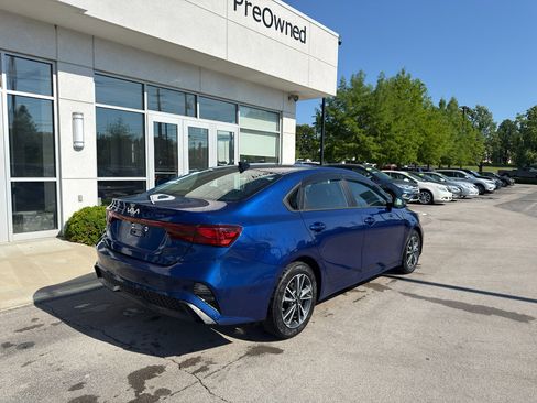 Used 2024 Kia Forte LXS w/ LXS Technology Package FWD image 3