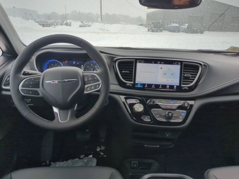 New 2026 Chrysler Pacifica Select FWD image 35