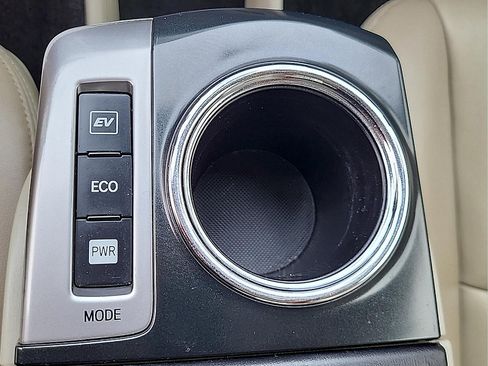 Used 2017 Toyota Prius V Five w/ Advanced Technology Package FWD image 28