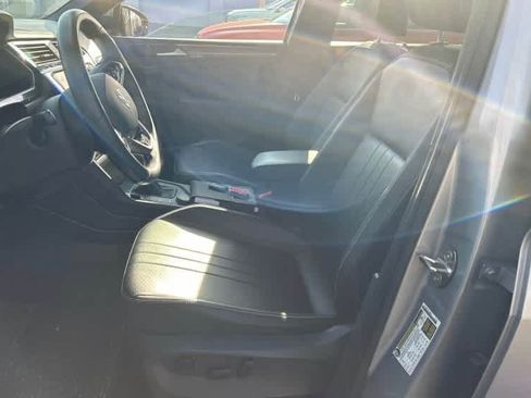 Used 2023 Volkswagen Tiguan SE R-Line image 6