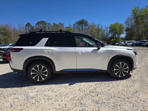 New 2026 Nissan Pathfinder Platinum w/ Cargo Package image 9