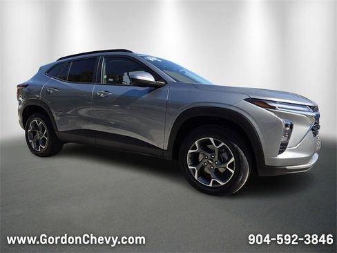 Certified 2025 Chevrolet Trax LT w/ LT Convenience Package image 8