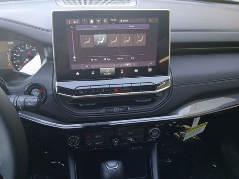 New 2026 Jeep Compass Latitude image 4