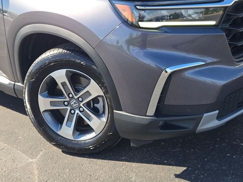 Used 2025 Honda Pilot EX-L image 3