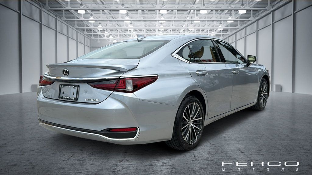 Used 2023 Lexus ES 300h w/ Premium Package FWD image 5