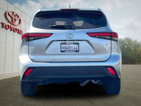 Used 2022 Toyota Highlander XLE FWD image 4