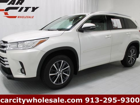 Used 2018 Toyota Highlander XLE w/ Protection Package #3 AWD/4WD image 1