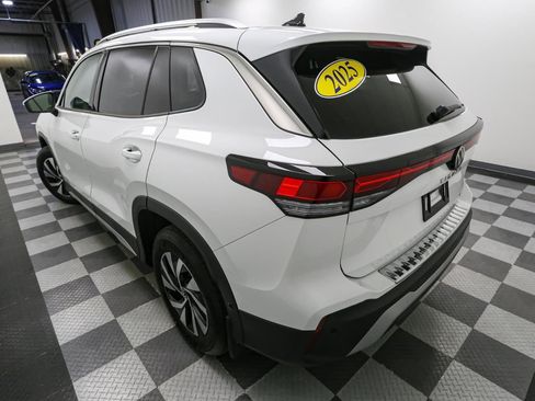 Used 2025 Volkswagen Tiguan S image 11