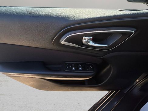 Used 2015 Chrysler 200 Limited image 15