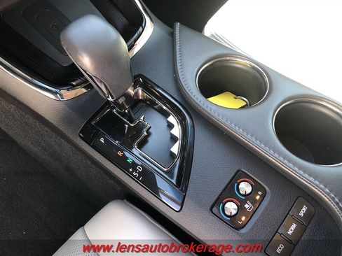 Used 2018 Toyota Avalon Limited w/ Carpet Mat Package FWD image 15