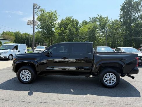 Used 2025 Toyota Tacoma SR5 AWD/4WD image 3