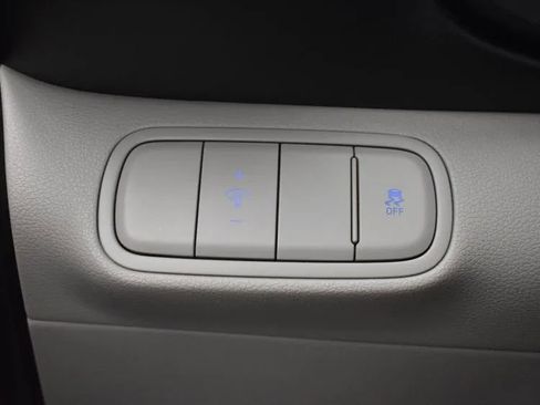 Used 2025 Hyundai Venue SEL FWD image 23