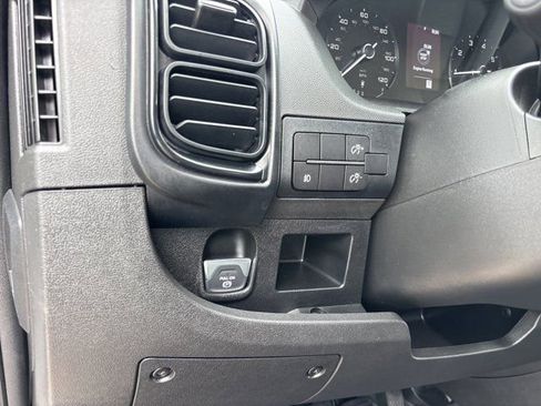 Used 2025 RAM ProMaster 2500 w/ Convenience Group image 17