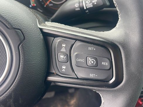 Used 2025 Jeep Gladiator Mojave AWD/4WD image 17