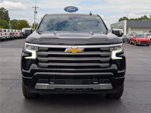 Used 2024 Chevrolet Silverado 1500 High Country w/ High Country Premium Package AWD/4WD image 9