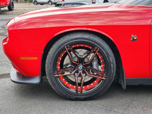 Used 2016 Dodge Challenger R/T Scat Pack RWD image 11