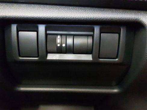 Used 2025 Subaru Crosstrek 2.0i Premium image 29