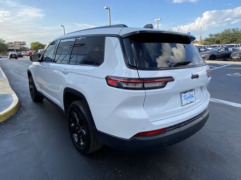 Used 2023 Jeep Grand Cherokee L Laredo image 6