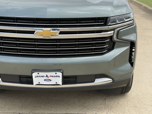 Used 2024 Chevrolet Suburban LT RWD image 10