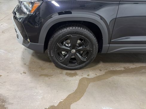 New 2026 Volkswagen Taos SEL image 9