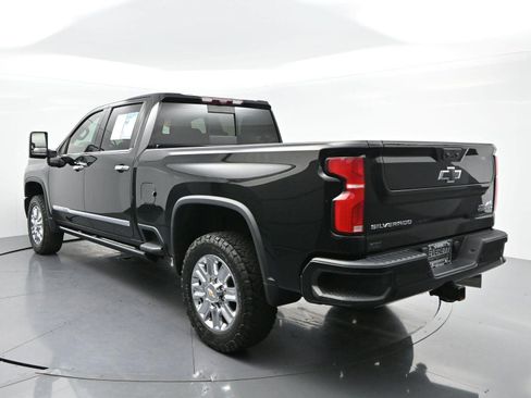 Used 2024 Chevrolet Silverado 2500 High Country w/ High Country Premium Package AWD/4WD image 5