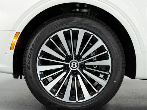 New 2026 Bentley Bentayga AWD/4WD image 15