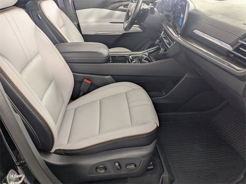 Certified 2025 Chevrolet Traverse High Country image 36