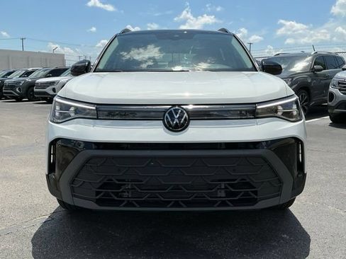 Used 2025 Volkswagen Taos SE FWD image 8