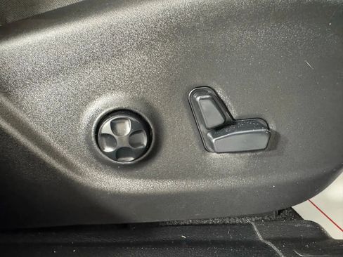 Used 2021 Jeep Cherokee Latitude Lux w/ Comfort/Convenience Group image 34