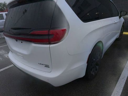 Used 2026 Chrysler Pacifica Limited w/ S Appearance Package AWD/4WD image 3