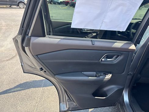 Used 2021 Nissan Rogue SL FWD image 17