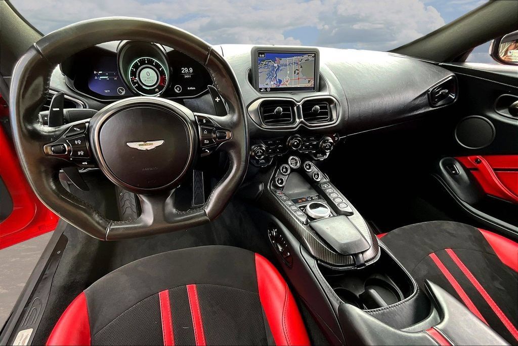 Used 2022 Aston Martin V8 Vantage Coupe RWD image 7