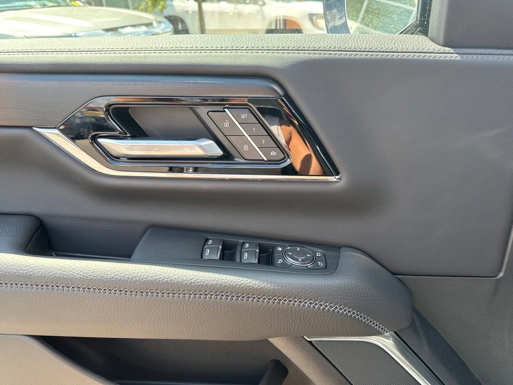 New 2026 GMC Yukon Denali w/ Sun & Power Step Package AWD/4WD image 13